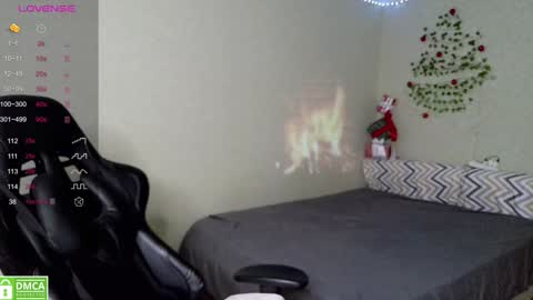 chloue and Gretta online show from 27, 12, 2024