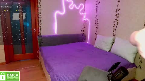 chloue and Gretta online show from 7, 1, 2025