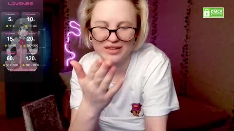 chloue and Gretta online show from 9, 2, 2025