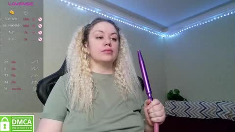 chloue and Gretta online show from 11, 2, 2025