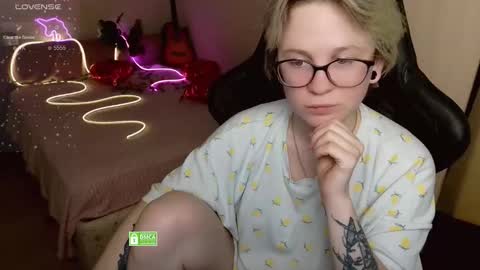 chloue and Gretta online show from 29, 3, 2026