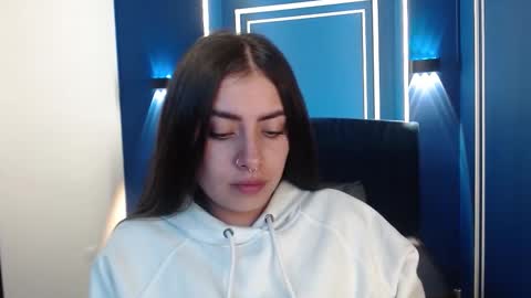 Snapshot of _emma_diamond_ chatting on 4, 10, 2025 Emma online show from 4, 10, 2025