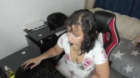 Snapshot of _emma_loyd_ chatting on 14, 10, 2025 Emma online show from 14, 10, 2025