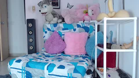 Emily Valencia online show from 4, 3, 2025