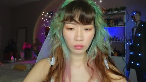 EveEva online show from 4, 11, 2025