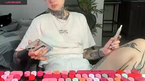Snapshot of _feralberry__ chatting on 21, 6, 2026 Alis online show from 21, 6, 2026
