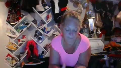 _hitgirly_ online show from 7, 5, 2026