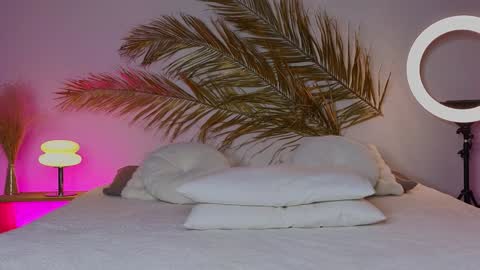 Holly online show from 22, 12, 2024