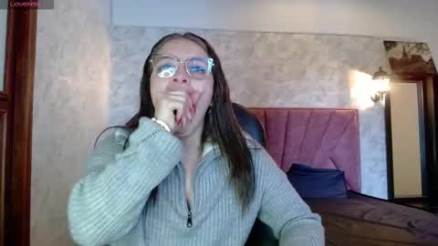 Snapshot of _isaabellaa chatting on 12, 9, 2025 Isa online show from 12, 9, 2025