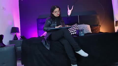 Miss Jade online show from 16, 9, 2025