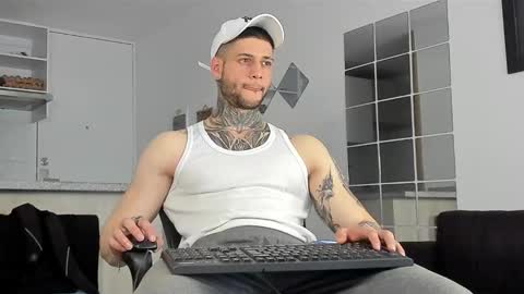 Snapshot of _jamesleandros chatting on 2, 1, 2025 jeison online show from 2, 1, 2025