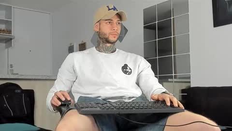 Snapshot of _jamesleandros chatting on 6, 1, 2025 jeison online show from 6, 1, 2025