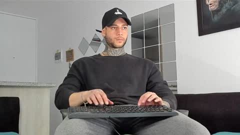 Snapshot of _jamesleandros chatting on 1, 2, 2025 jeison online show from 1, 2, 2025