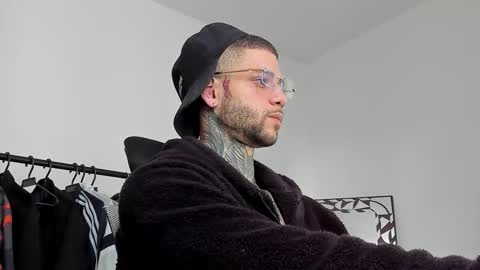 Snapshot of _jamesleandros chatting on 8, 10, 2025 jeison online show from 8, 10, 2025