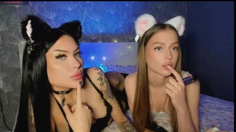 Snapshot of _jesslei_ chatting on 19, 4, 2026 Jess blond and Leila brunette online show from 19, 4, 2026