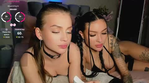 Snapshot of _jesslei_ chatting on 11, 5, 2026 Jess blond and Leila brunette online show from 11, 5, 2026
