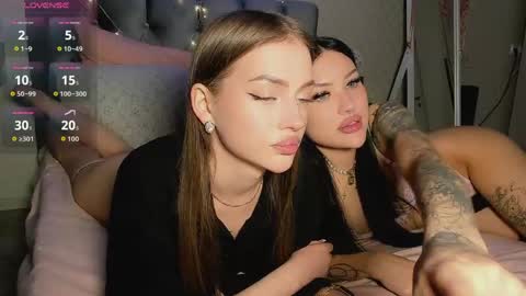 Snapshot of _jesslei_ chatting on 13, 5, 2026 Jess blond and Leila brunette online show from 13, 5, 2026