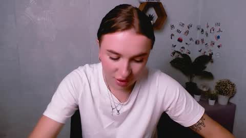 Snapshot of _julianaini_ chatting on 17, 9, 2025 Jolia online show from 17, 9, 2025