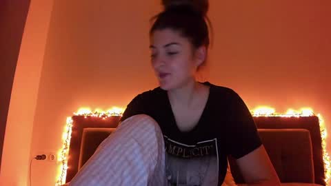 _just_a_simple_girl online show from 3, 1, 2025