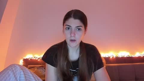 _just_a_simple_girl online show from 4, 1, 2025