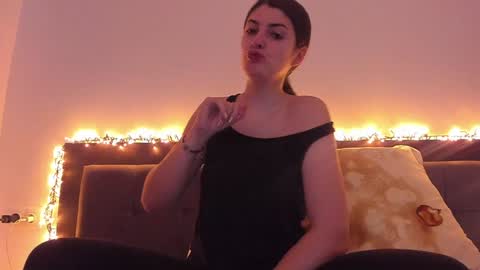 _just_a_simple_girl online show from 5, 1, 2025