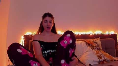 _just_a_simple_girl online show from 9, 1, 2025