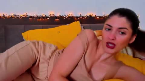 _just_a_simple_girl online show from 13, 11, 2025