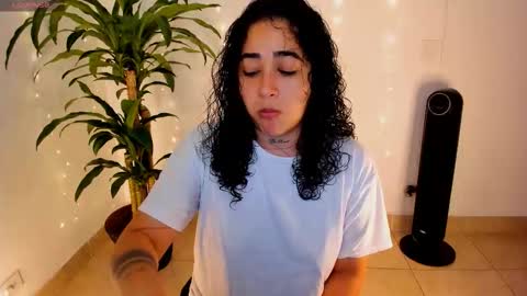 Snapshot of _kat_1 chatting on 23, 12, 2025 online show from 23, 12, 2025