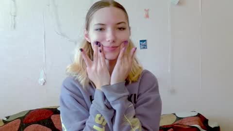 _kikiclark_ online show from 27, 9, 2025