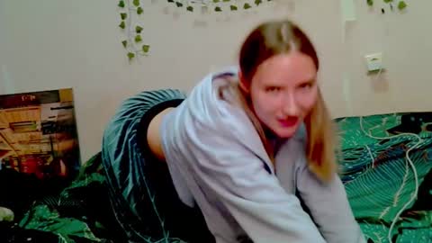 _kikiclark_ online show from 27, 11, 2025