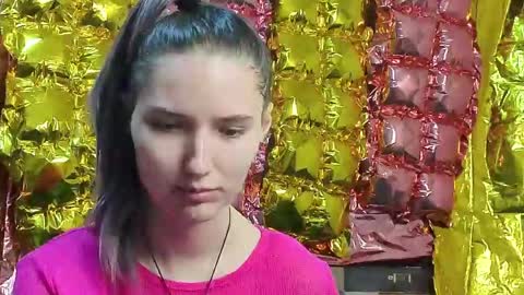 _kikiclark_ online show from 13, 4, 2026