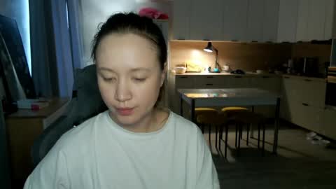 _lalune_ online show from 9, 4, 2026