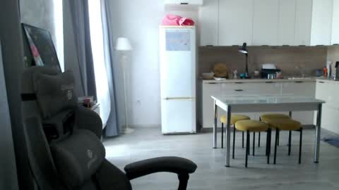 Snapshot of _lalune_ chatting on 21, 4, 2026 _lalune_ online show from 21, 4, 2026
