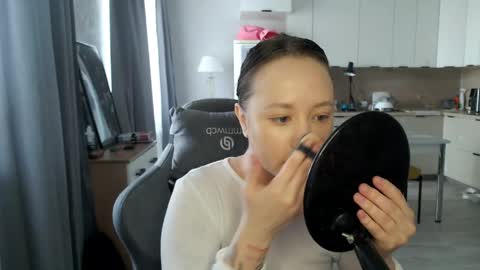 Snapshot of _lalune_ chatting on 22, 4, 2026 _lalune_ online show from 22, 4, 2026