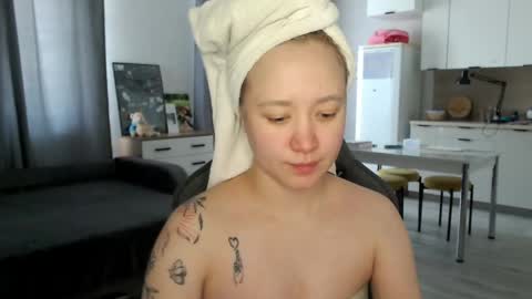 Snapshot of _lalune_ chatting on 5, 5, 2026 _lalune_ online show from 5, 5, 2026
