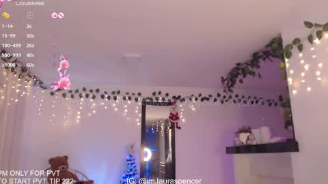 Snapshot of _lauraspencer_ chatting on 6, 12, 2024 Laura online show from 6, 12, 2024