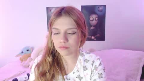 Snapshot of _lloou_ chatting on 26, 5, 2026 Sofia 3 online show from 26, 5, 2026
