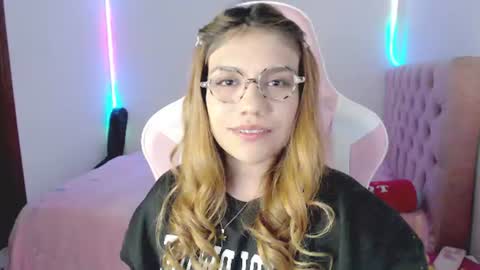 Snapshot of _lloou_ chatting on 21, 7, 2026 Sofia 3 online show from 21, 7, 2026
