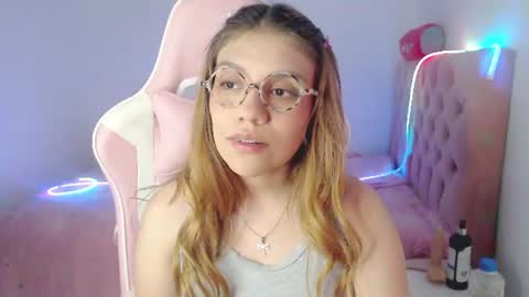 Snapshot of _lloou_ chatting on 23, 7, 2026 Sofia 3 online show from 23, 7, 2026