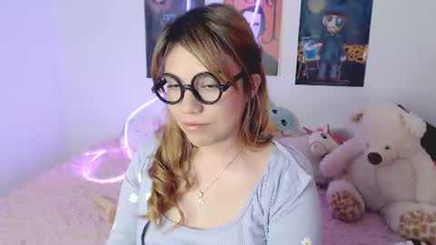 Snapshot of _lloou_ chatting on 4, 8, 2026 Sofia 3 online show from 4, 8, 2026