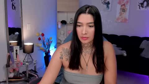 Snapshot of _louane_bour chatting on 12, 2, 2025 Laura Independent Model online show from 12, 2, 2025