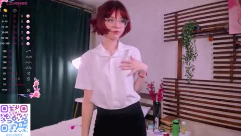 Snapshot of _lucystars chatting on 4, 11, 2025 _lucystars online show from 4, 11, 2025