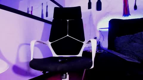 MISS LUNA online show from 5, 1, 2025