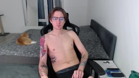 Snapshot of _maelstrom_ chatting on 10, 9, 2025 _maelstrom_ online show from 10, 9, 2025