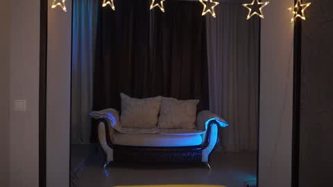  Gwen  online show from 14, 1, 2025