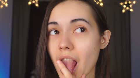  Gwen  online show from 29, 1, 2025