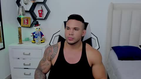 Snapshot of _matthew_santos_ chatting on 16, 12, 2024 _matthew_santos_ online show from 16, 12, 2024