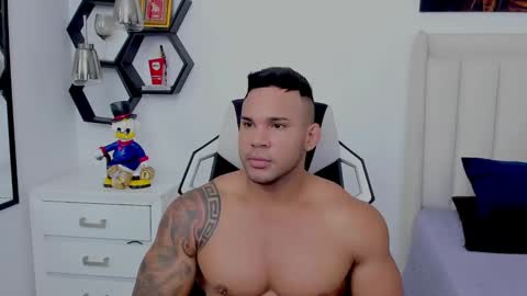 Snapshot of _matthew_santos_ chatting on 11, 1, 2025 _matthew_santos_ online show from 11, 1, 2025