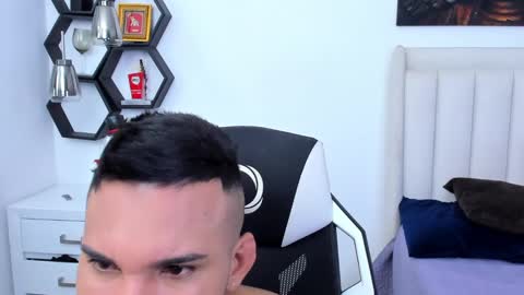 Snapshot of _matthew_santos_ chatting on 21, 1, 2025 _matthew_santos_ online show from 21, 1, 2025