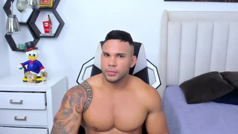 Snapshot of _matthew_santos_ chatting on 30, 1, 2025 _matthew_santos_ online show from 30, 1, 2025